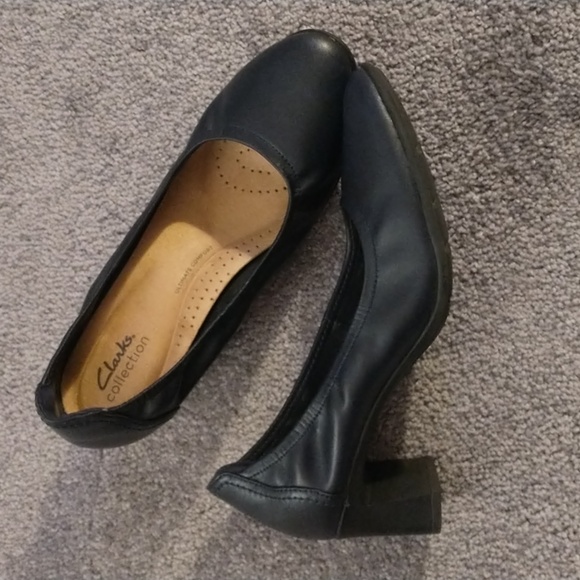 Clarks Navy Blue 2.5-inch heels - Picture 4 of 4